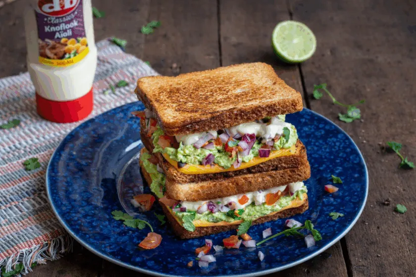 Mexicaanse croque met knoflooksaus