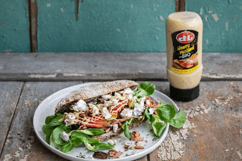 Broodje spek geitenkaas met honey mustard